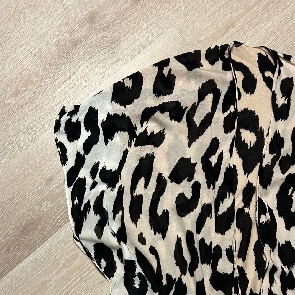 Oversized Animal Print Leopard Print Women's Lightweight Shawl - Picture 2 of 5